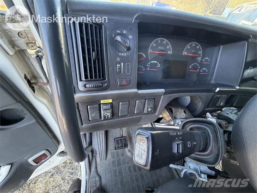 Volvo FM12-52 8X2 工程吊钩车