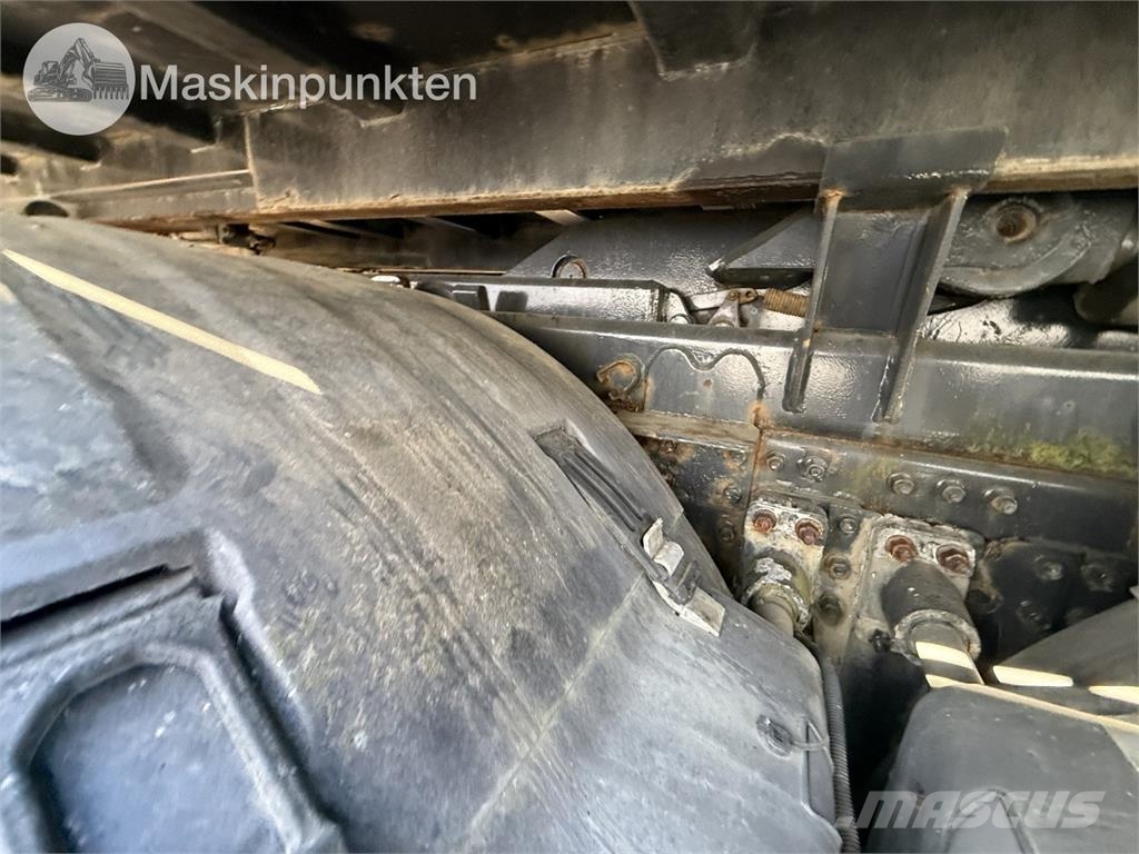 Volvo FM12-52 8X2 工程吊钩车