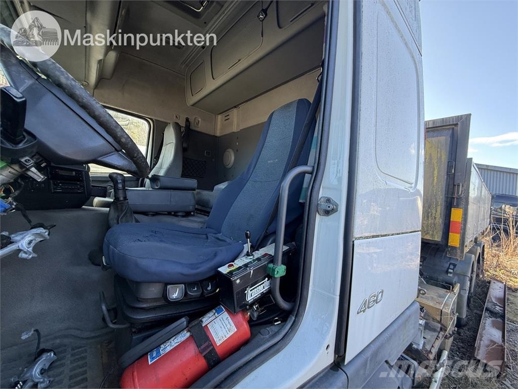 Volvo FM12-52 8X2 工程吊钩车