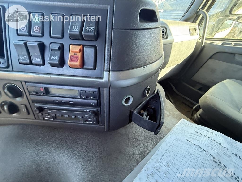 Volvo FM12-52 8X2 工程吊钩车