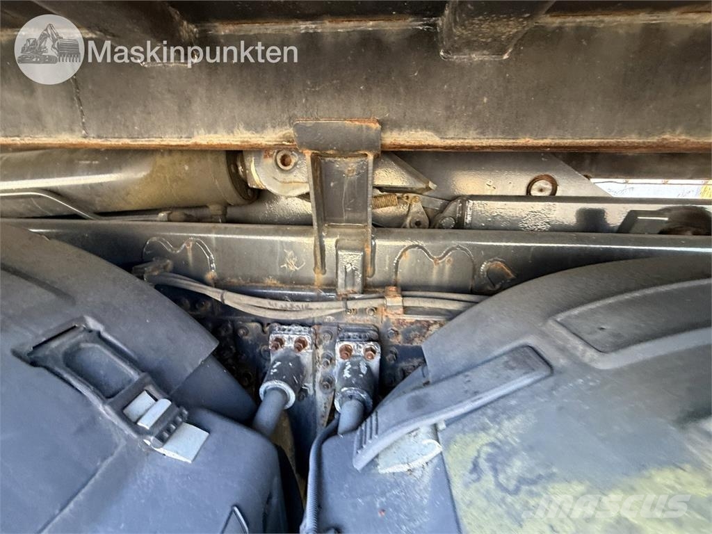 Volvo FM12-52 8X2 工程吊钩车