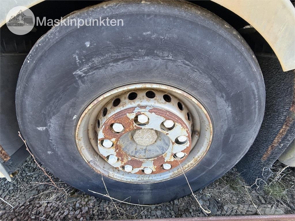 Volvo FM12-52 8X2 工程吊钩车