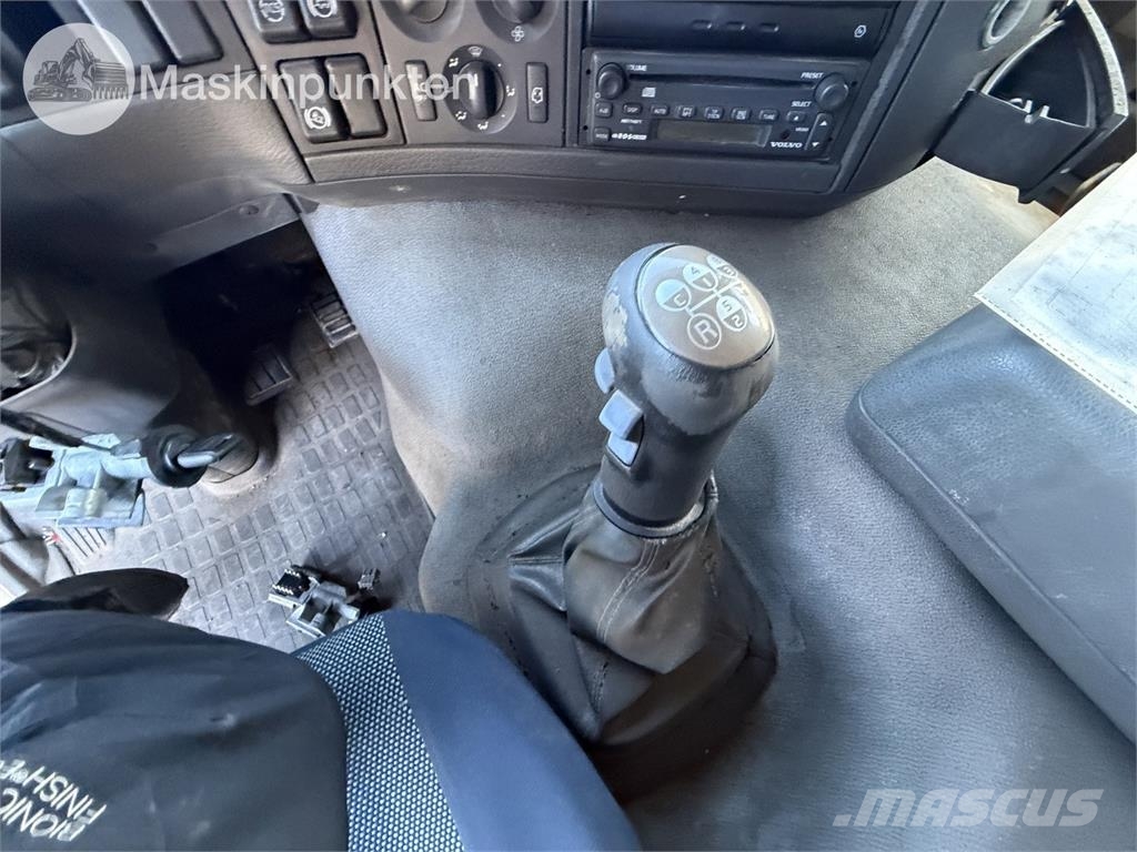 Volvo FM12-52 8X2 工程吊钩车
