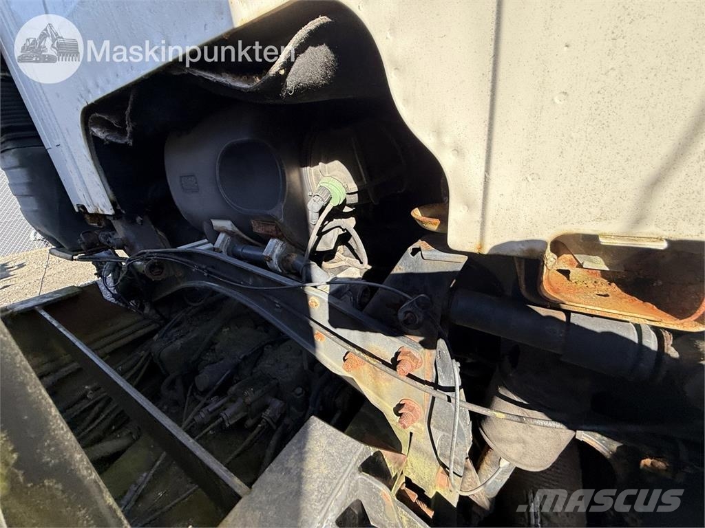Volvo FM12-52 8X2 工程吊钩车