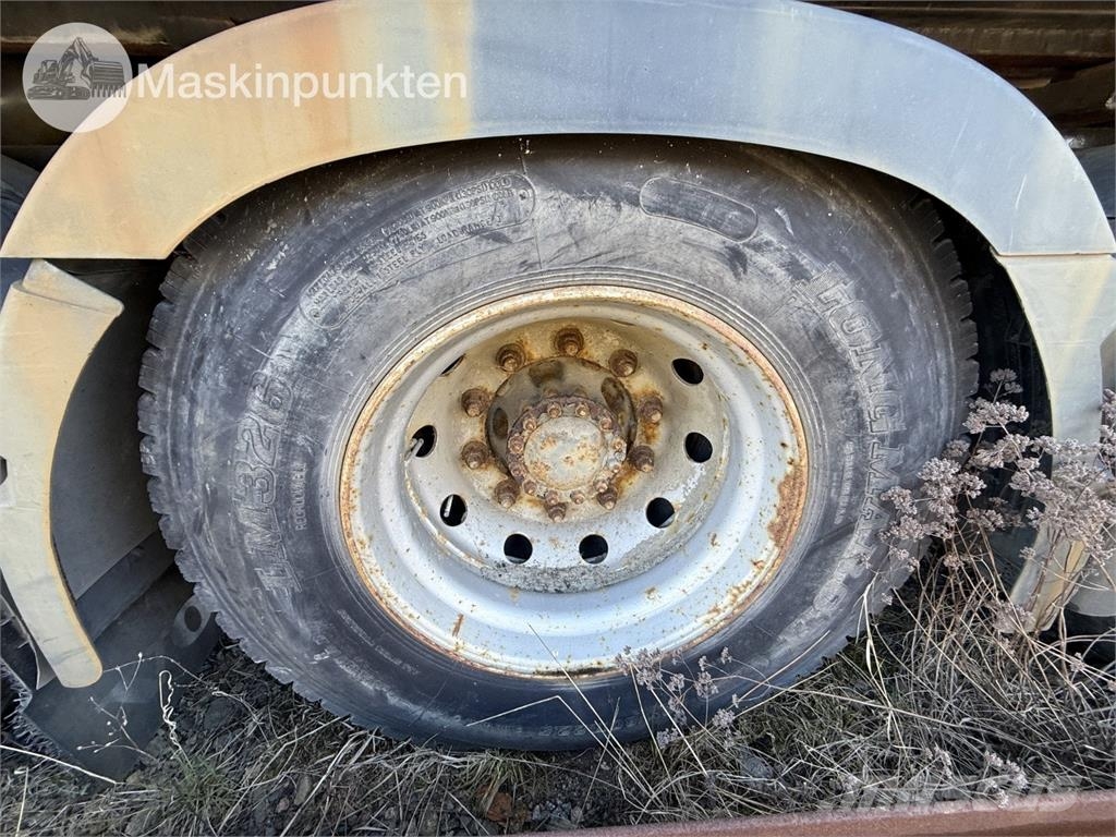 Volvo FM12-52 8X2 工程吊钩车