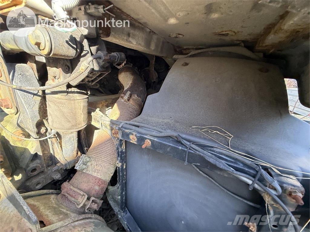 Volvo FM12-52 8X2 工程吊钩车