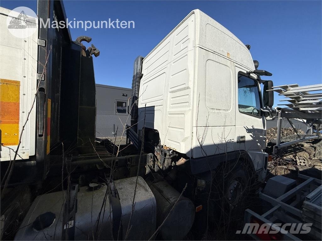 Volvo FM12-52 8X2 工程吊钩车