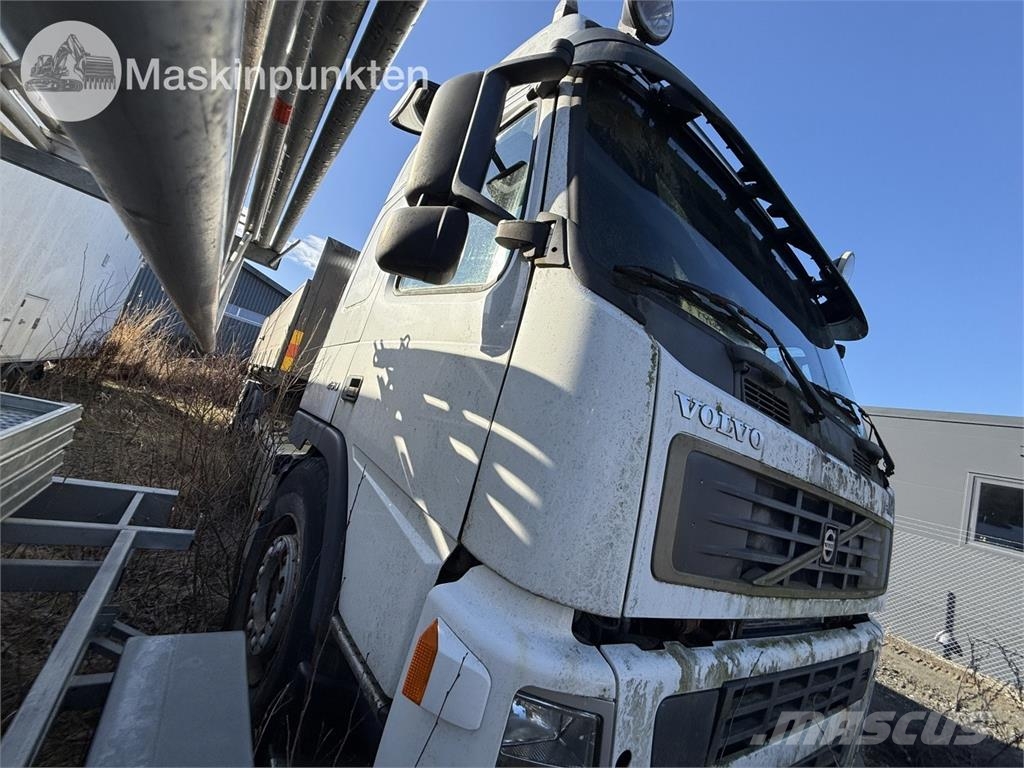 Volvo FM12-52 8X2 工程吊钩车
