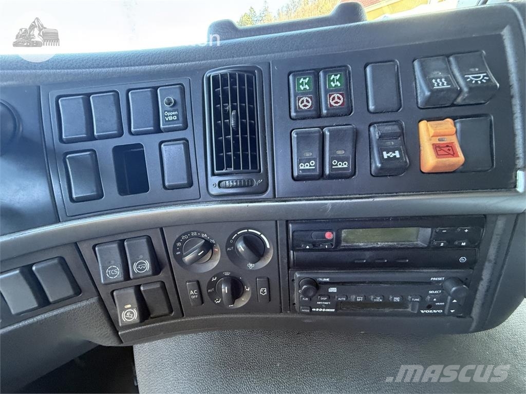 Volvo FM12-52 8X2 工程吊钩车