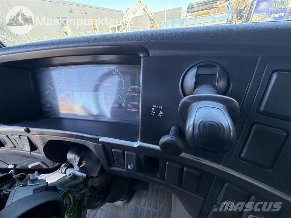 Volvo FM12-52 8X2 工程吊钩车