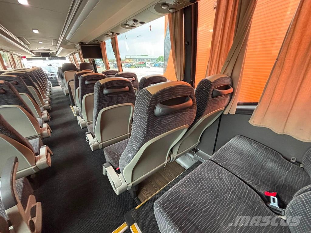 VDL Futura FMD2 4x2 AC / AUXILIARY HEATING / TV Távolsági buszok