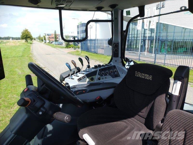 Valtra T 175 A Трактори