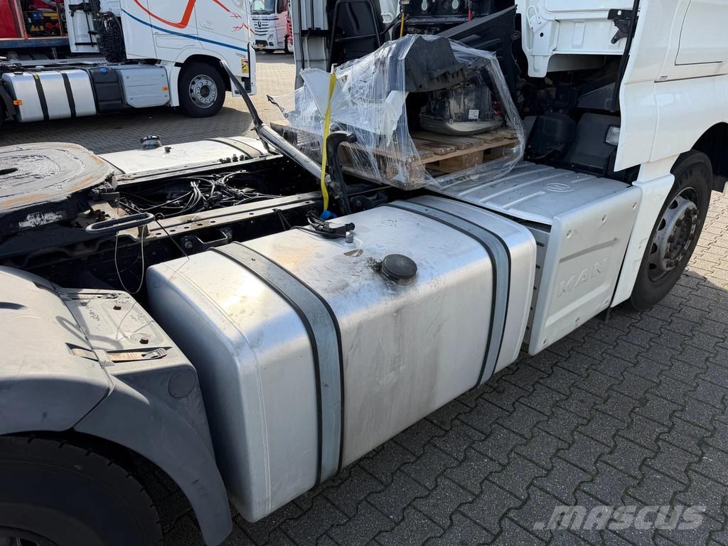 MAN TGX 18.420 *Damage* Engine = Running* 2 Tank Euro Тягачі
