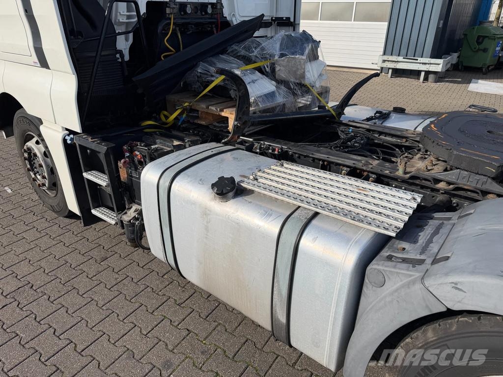 MAN TGX 18.420 *Damage* Engine = Running* 2 Tank Euro Тягачі