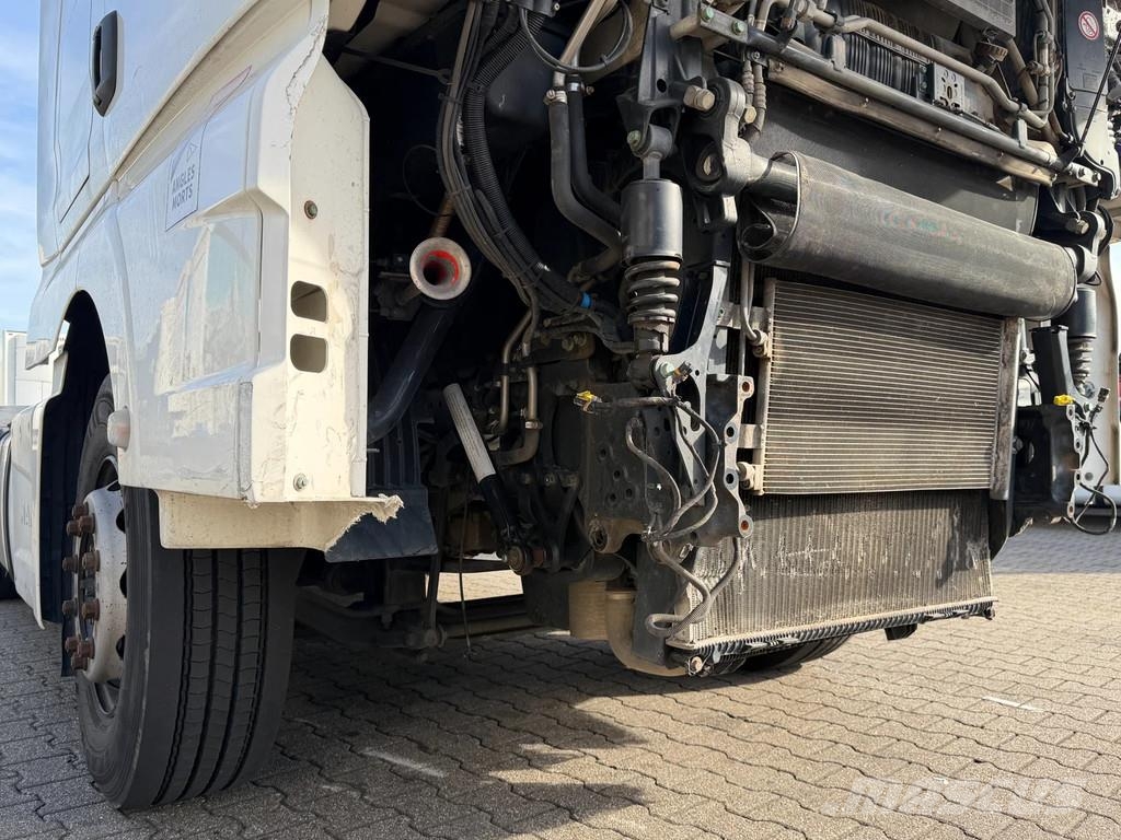 MAN TGX 18.420 *Damage* Engine = Running* 2 Tank Euro Тягачі