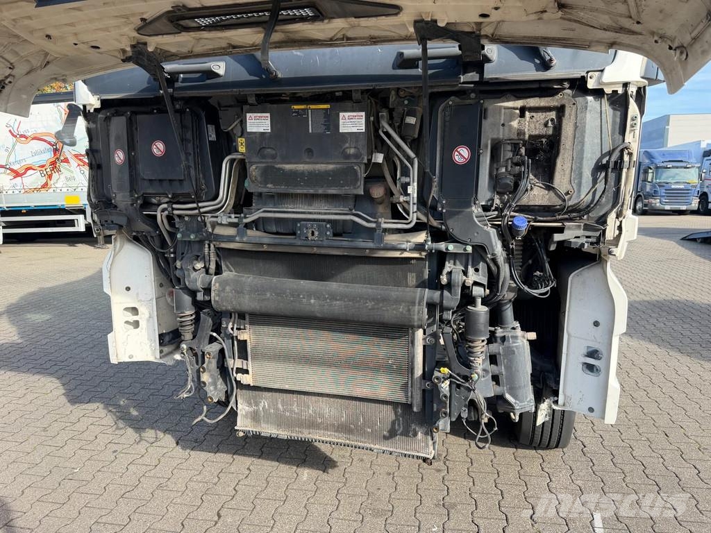 MAN TGX 18.420 *Damage* Engine = Running* 2 Tank Euro Тягачі