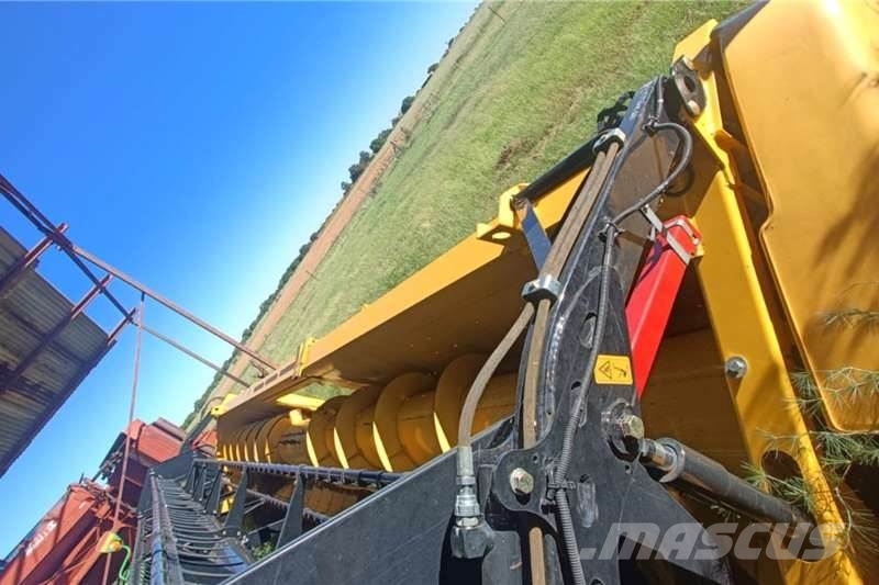New Holland 25 Ft New Holland 740 CF-25 Super Flex Header Вантажівки / спеціальні