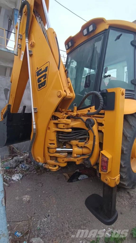 JCB 3 CX Rataslaadurid