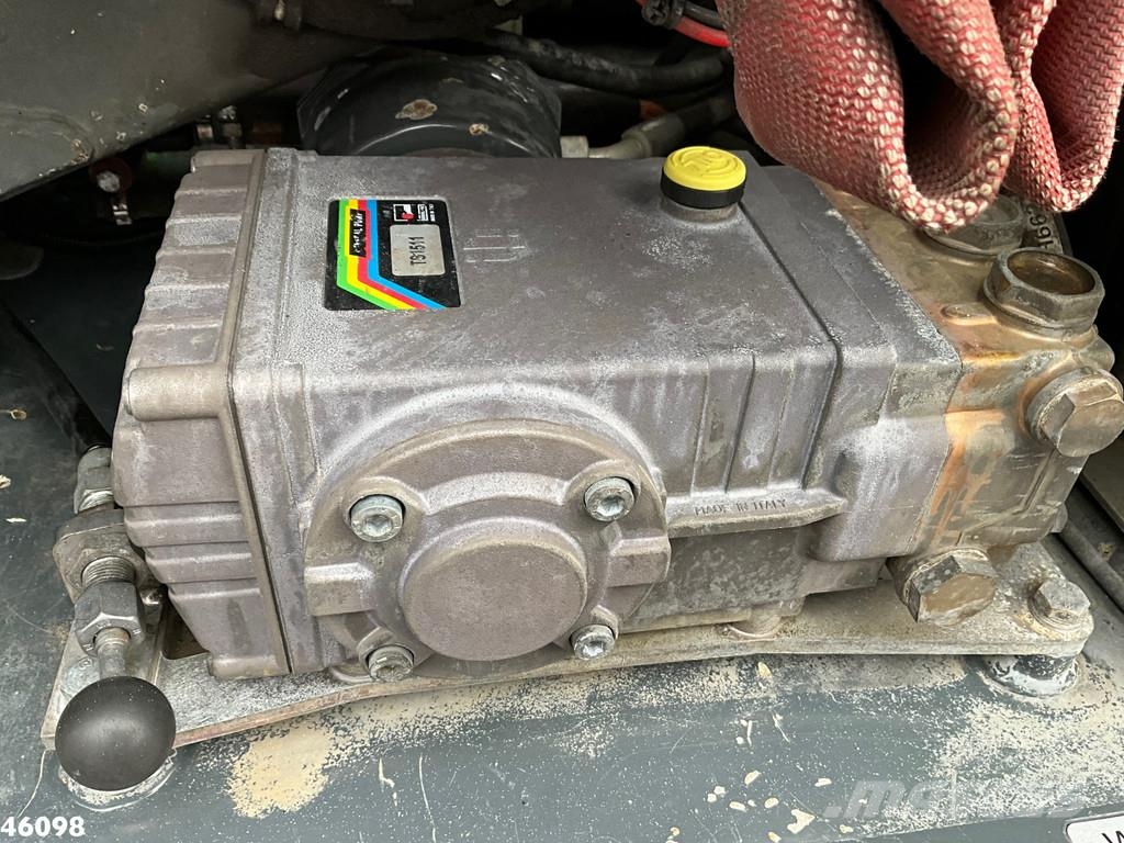 Ravo 540 CD Euro 6 with 3-rd brush Veegwagens