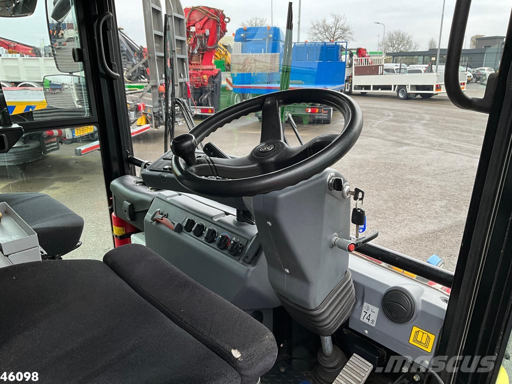 Ravo 540 CD Euro 6 with 3-rd brush Veegwagens