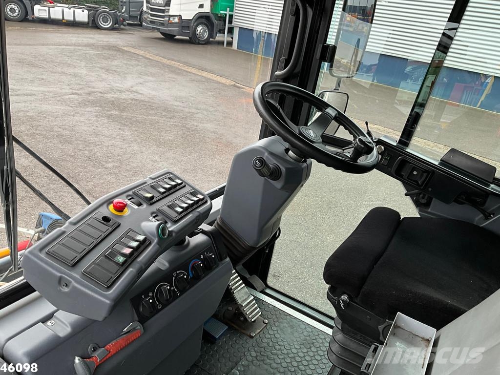 Ravo 540 CD Euro 6 with 3-rd brush Veegwagens