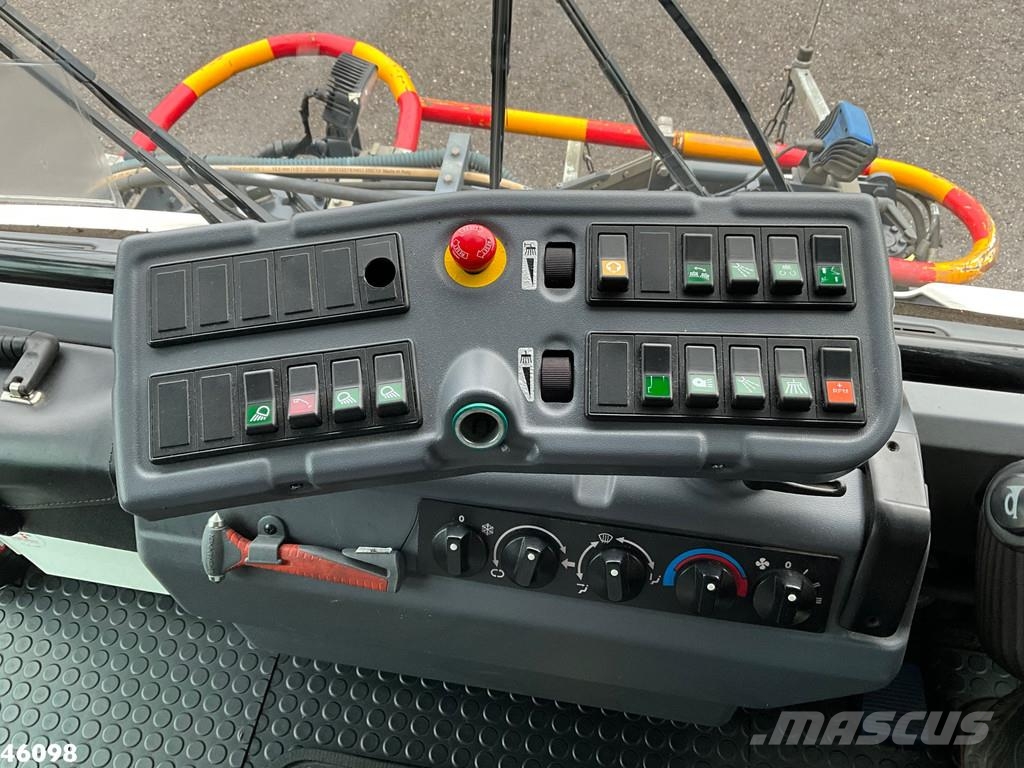 Ravo 540 CD Euro 6 with 3-rd brush Veegwagens