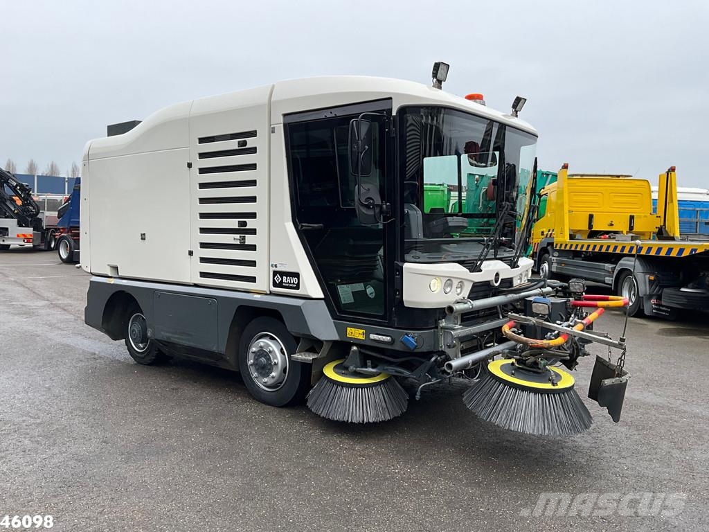 Ravo 540 CD Euro 6 with 3-rd brush Veegwagens