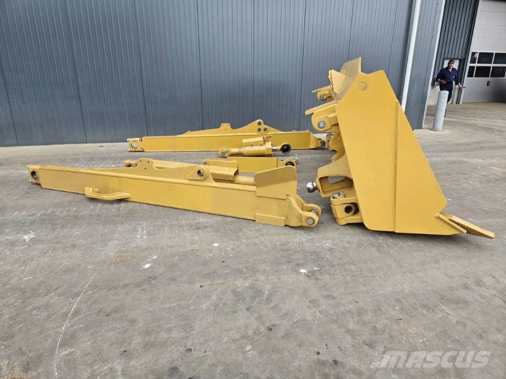 CAT D8T Naži