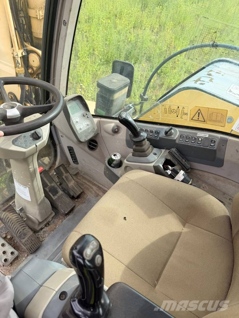 New Holland MH 2.6 휠 굴삭기