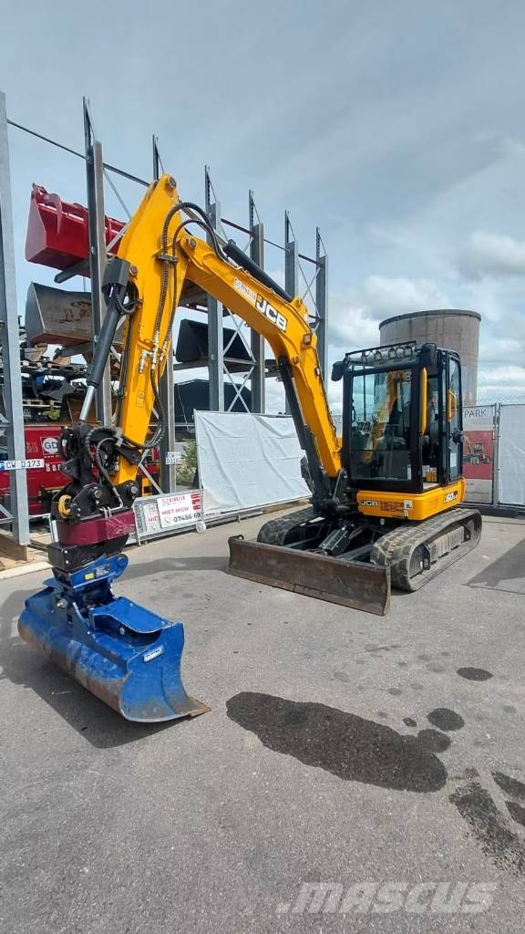 JCB 60 C-2 حفارات وسط 7 طن - 12 طن