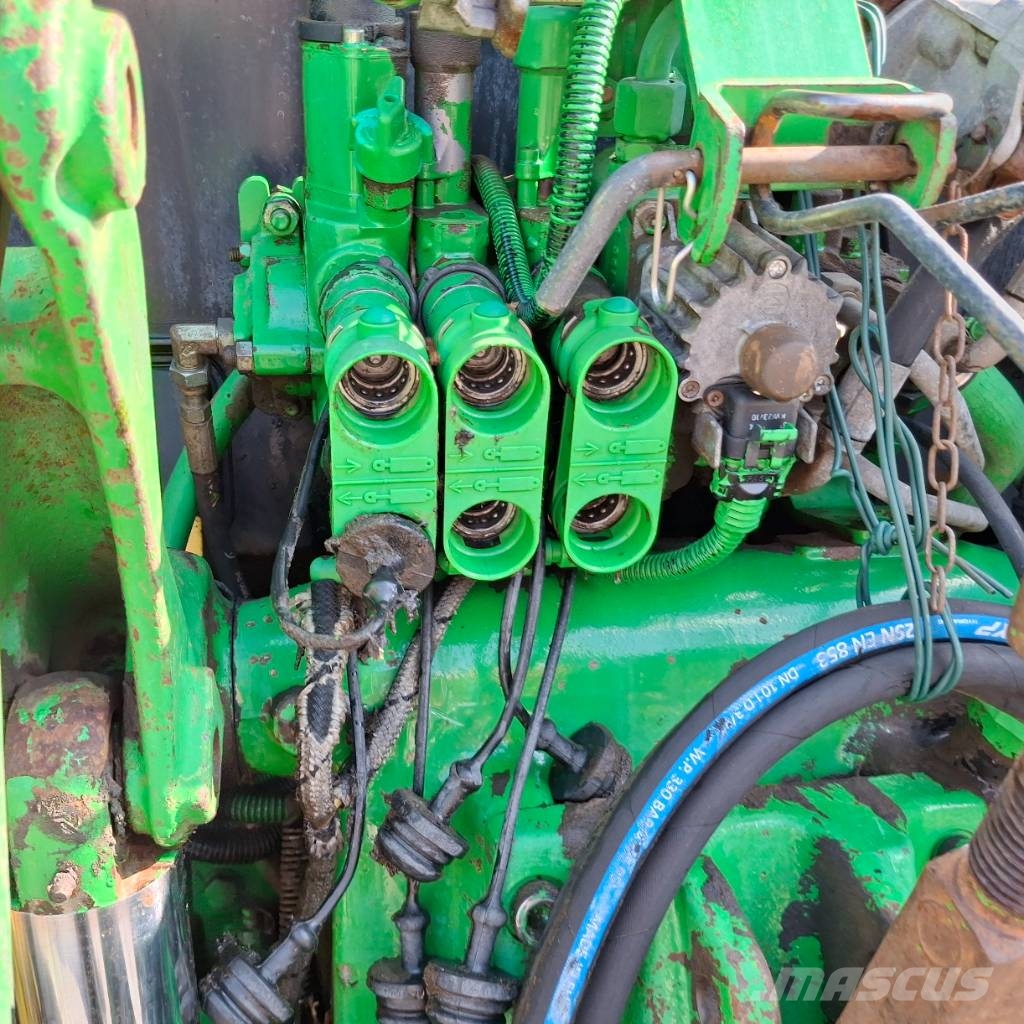 John Deere 5820 Tractores