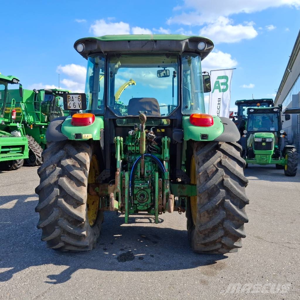 John Deere 5820 Tractores