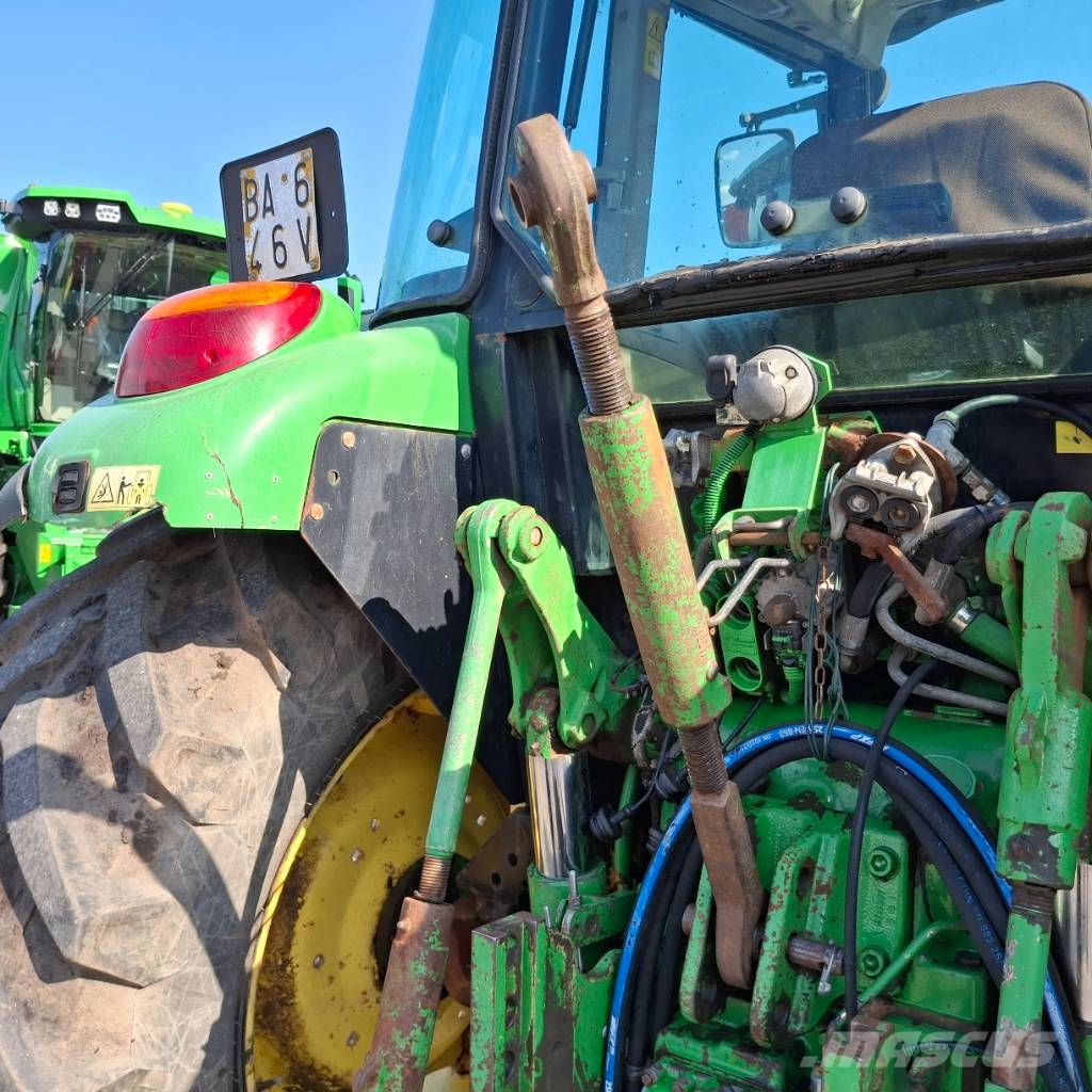 John Deere 5820 Tractores