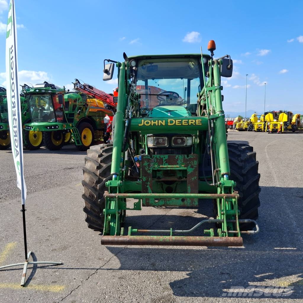 John Deere 5820 Tractores