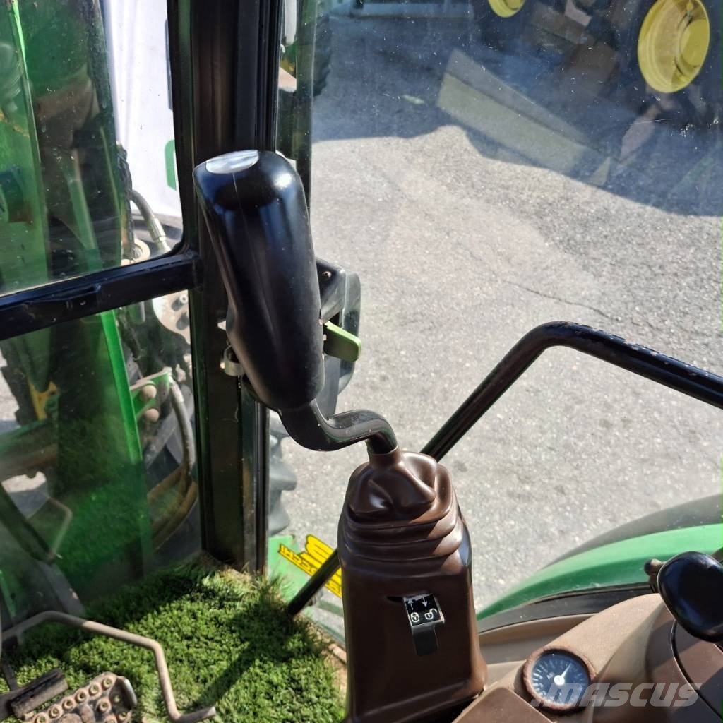 John Deere 5820 Tractores