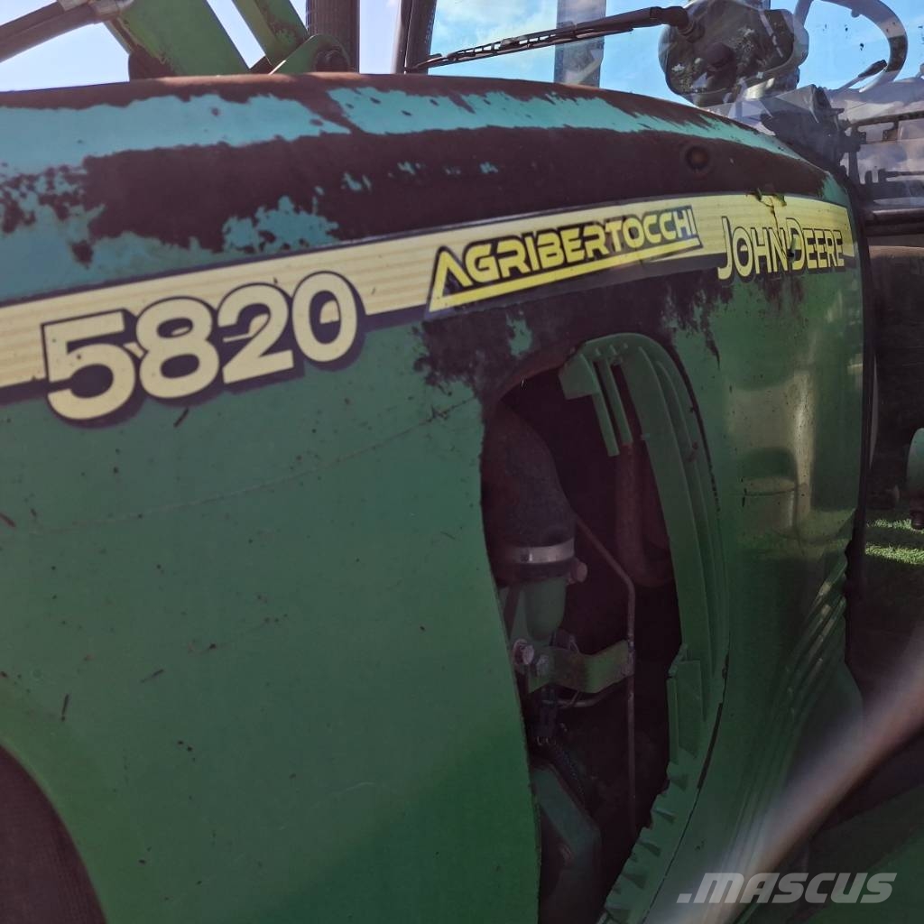 John Deere 5820 Tractores