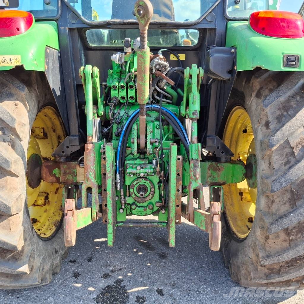 John Deere 5820 Tractores