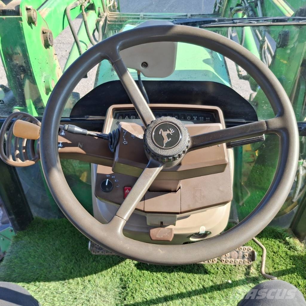 John Deere 5820 Tractores