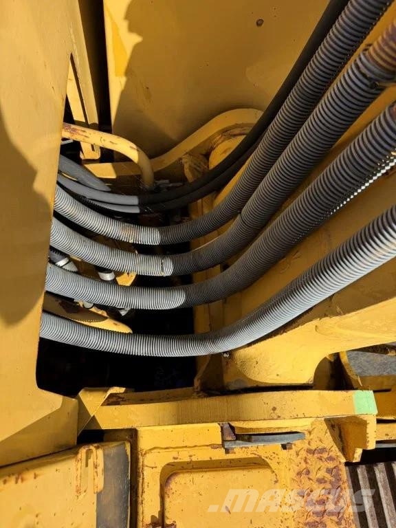 CAT 215DLC Rupsgraafmachines