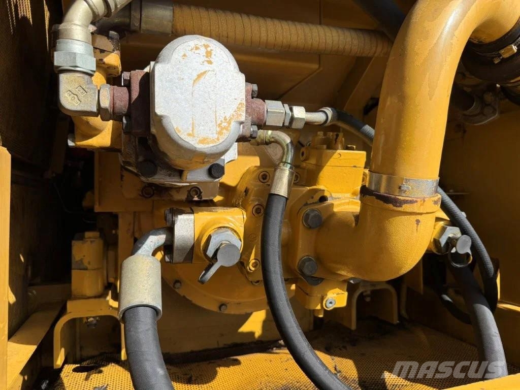 CAT 215DLC Rupsgraafmachines