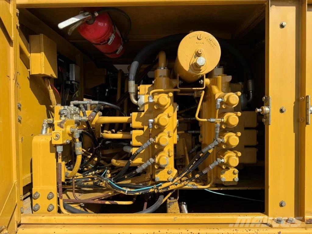CAT 215DLC Rupsgraafmachines