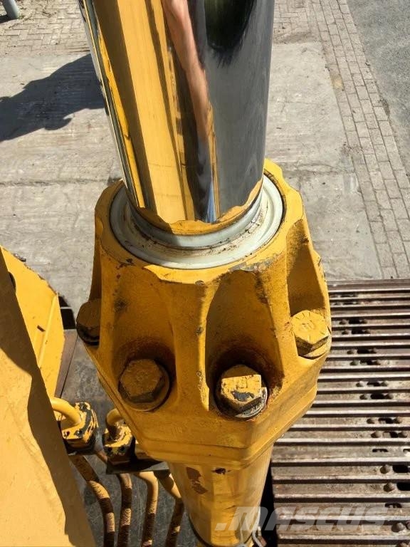 CAT 215DLC Rupsgraafmachines