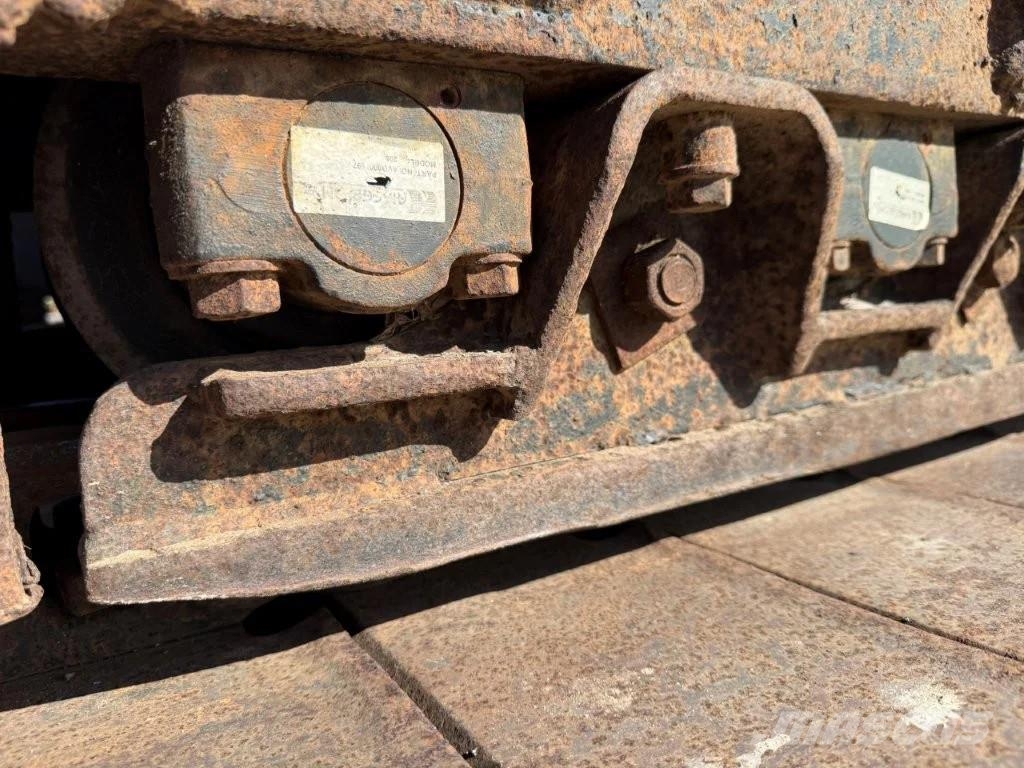 CAT 215DLC Rupsgraafmachines