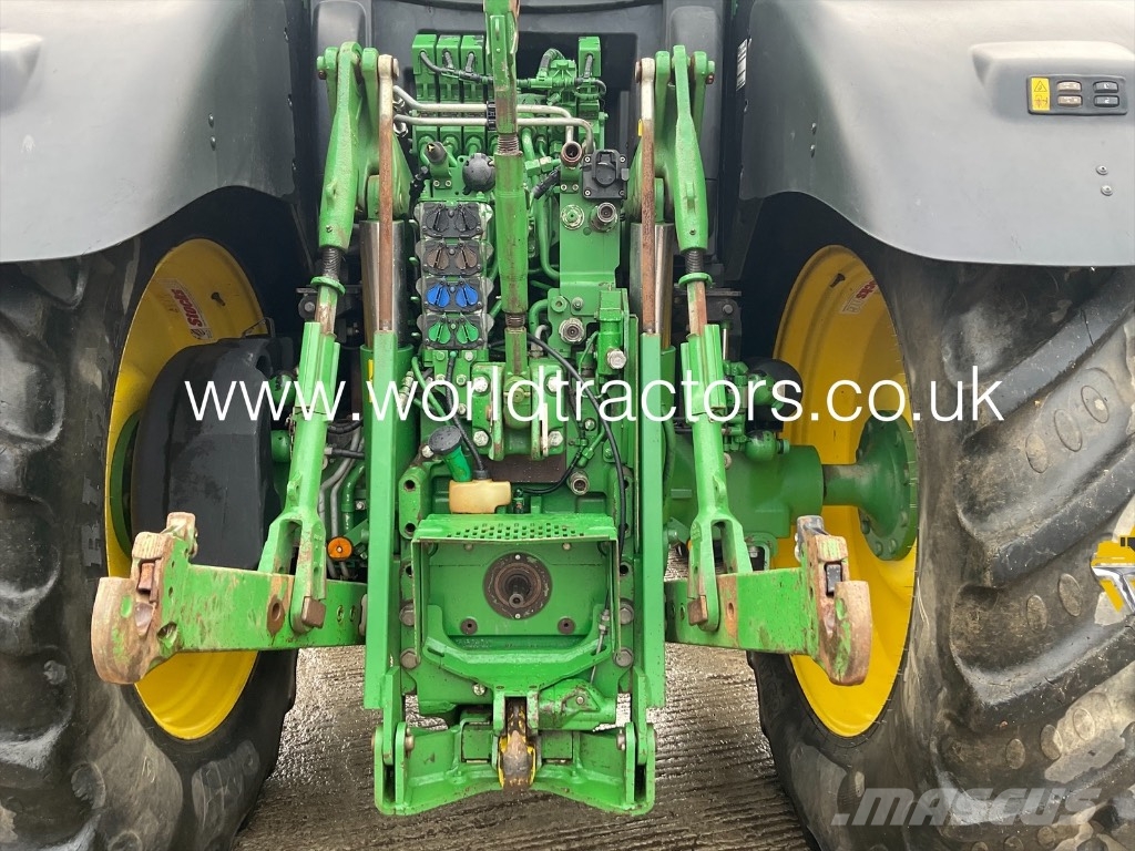 John Deere 6215 R Traktorer