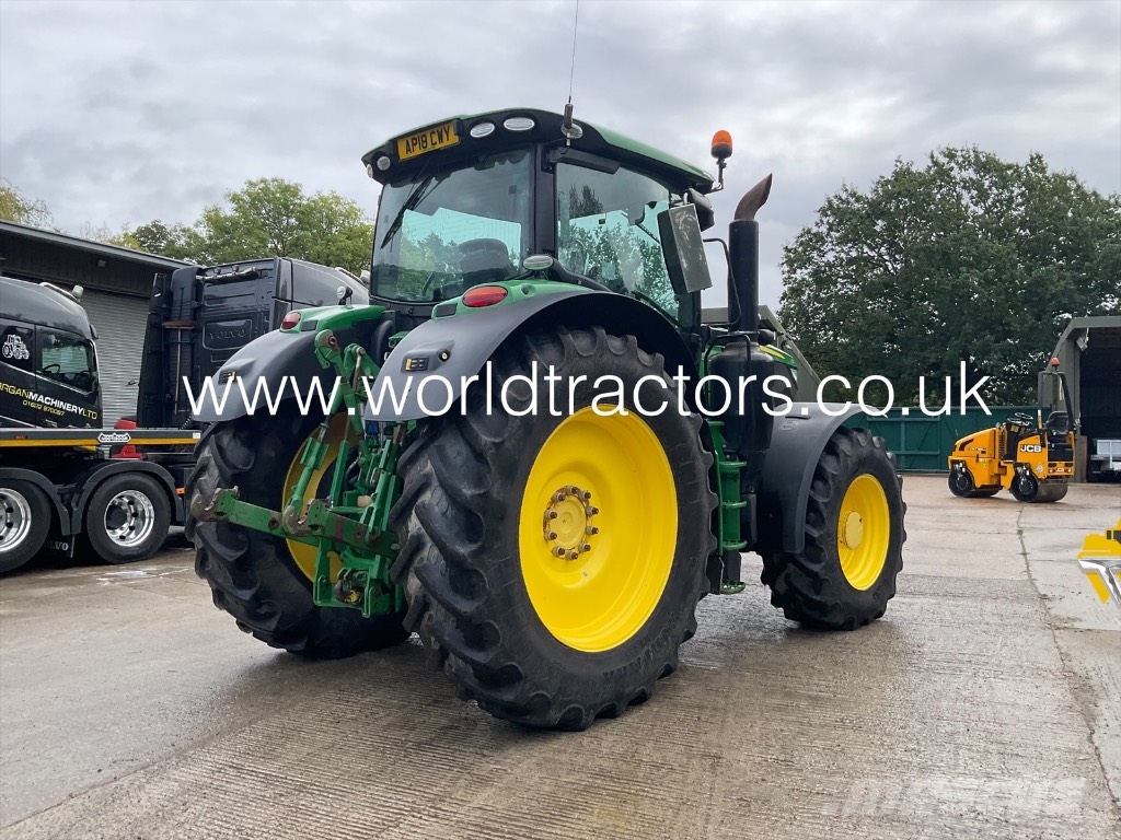 John Deere 6215 R Traktorer