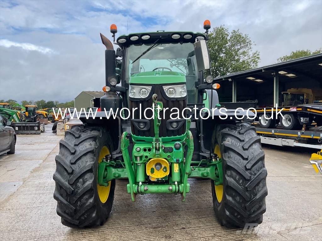 John Deere 6215 R Traktorer