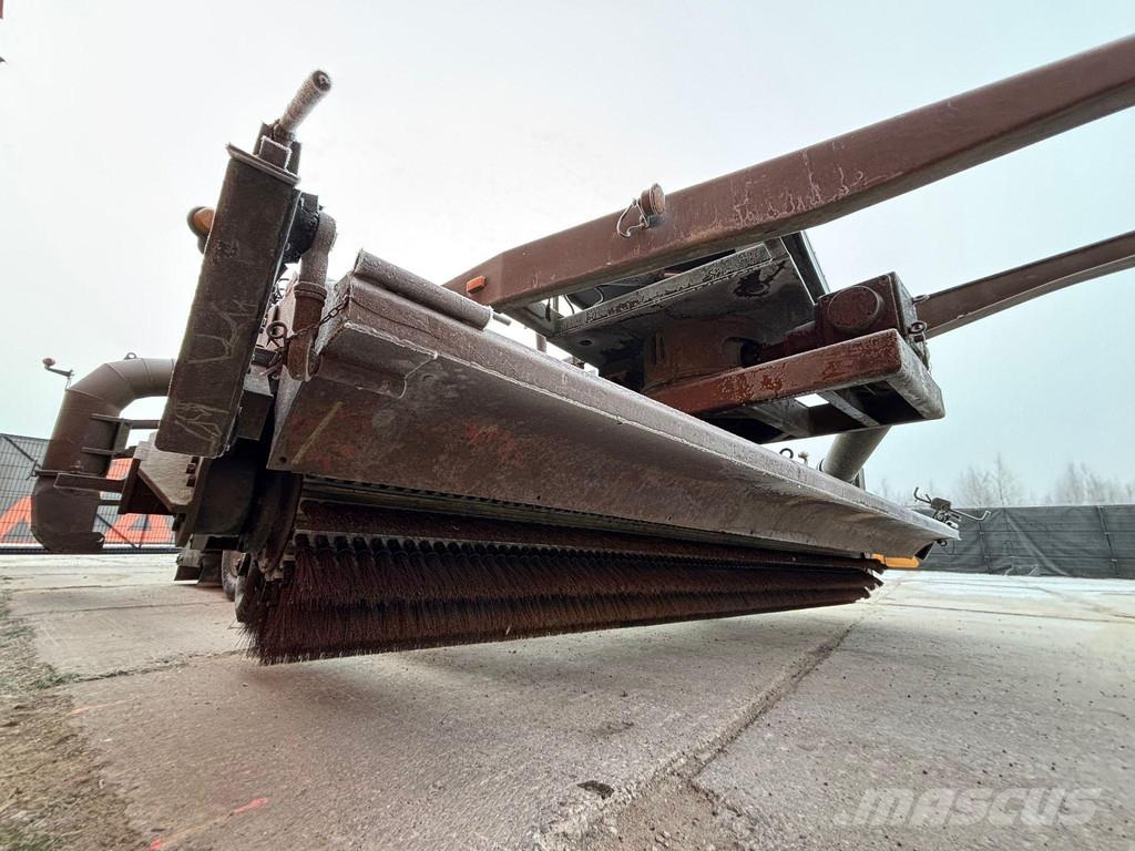 Schörling P17FV BROOM / BLOWER / 3053 HOURS Sweepers