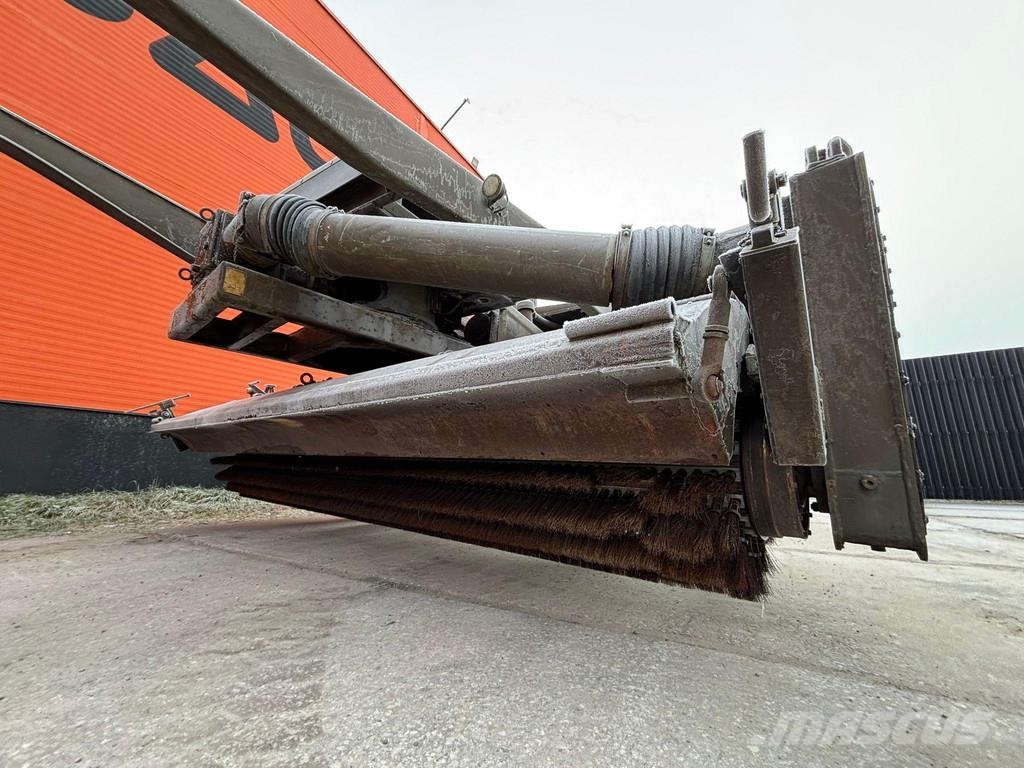 Schörling P17FV BROOM / BLOWER / 3053 HOURS Sweepers