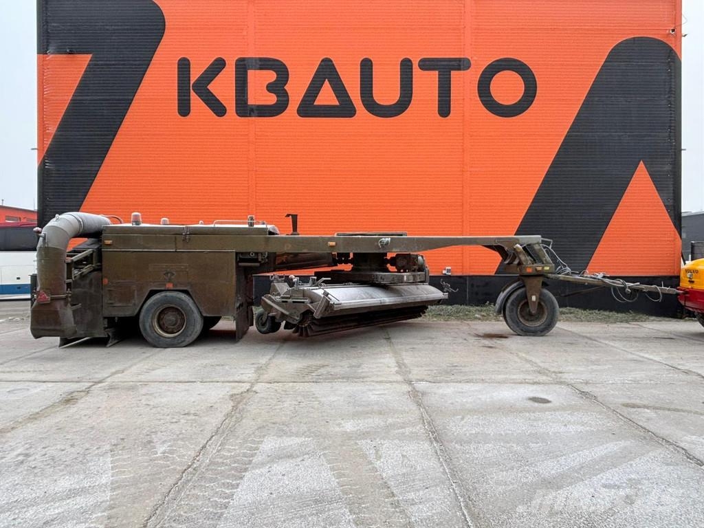 Schörling P17FV BROOM / BLOWER / 3053 HOURS Sweepers