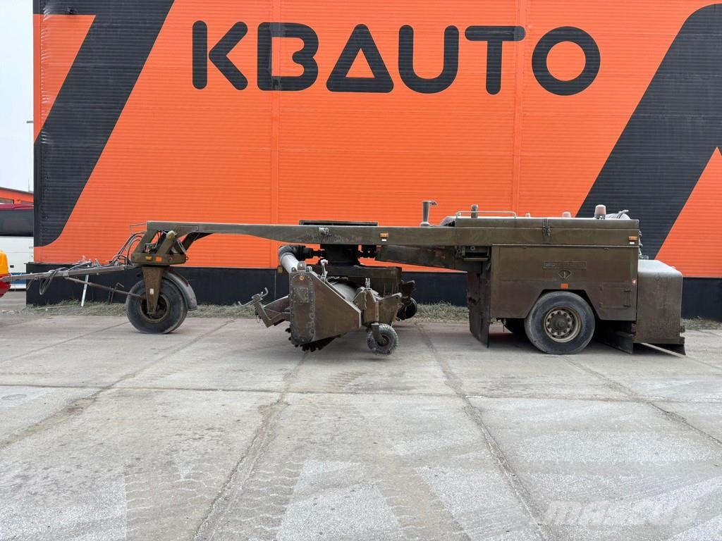 Schörling P17FV BROOM / BLOWER / 3053 HOURS Sweepers